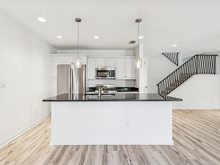 1685 Laurel St #3 — Photo 7