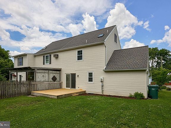 2nd image of 14 Hemlock Ln
