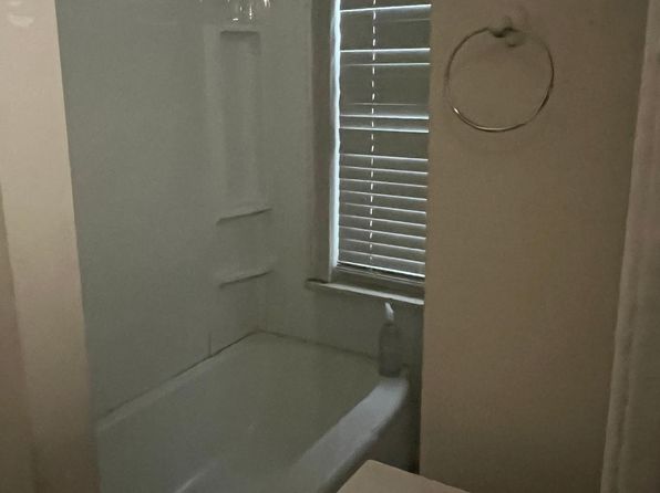 813 Douglass St #2