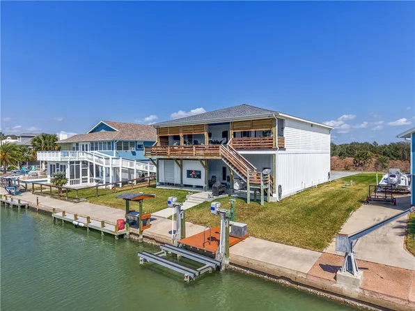 60 Magnolia St, Rockport, TX 78382