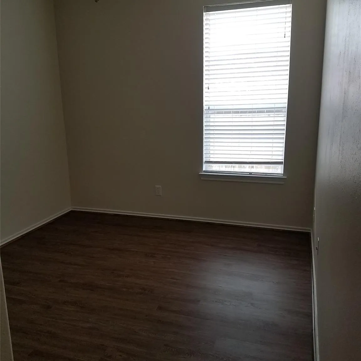 4 bed, 2.0 bath, 1960 sqft, $2,200 — Photo 4