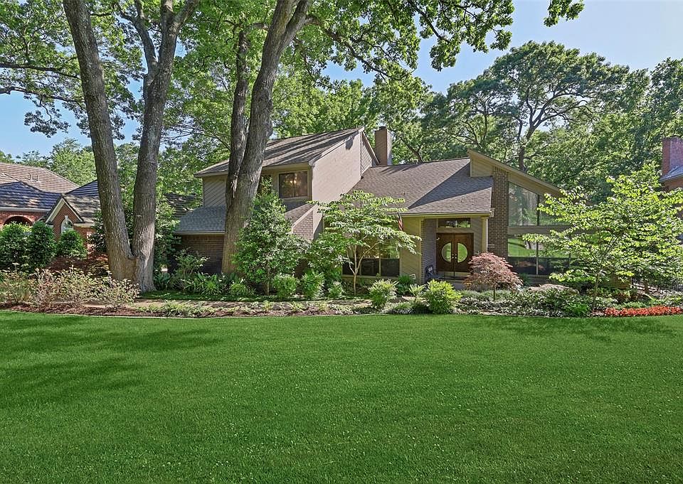1st image of 2722 Woods Ln