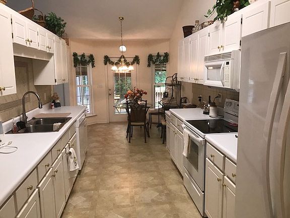4th image of 127 Orchard Park Dr