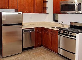 324 E 52nd St APT 1A, New York, NY 10022
