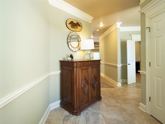4th image of 97 Moss Woods Dr