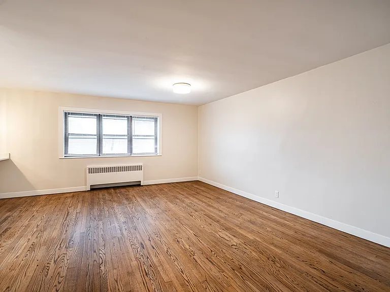 2600 E Kenwood Blvd — Photo 12