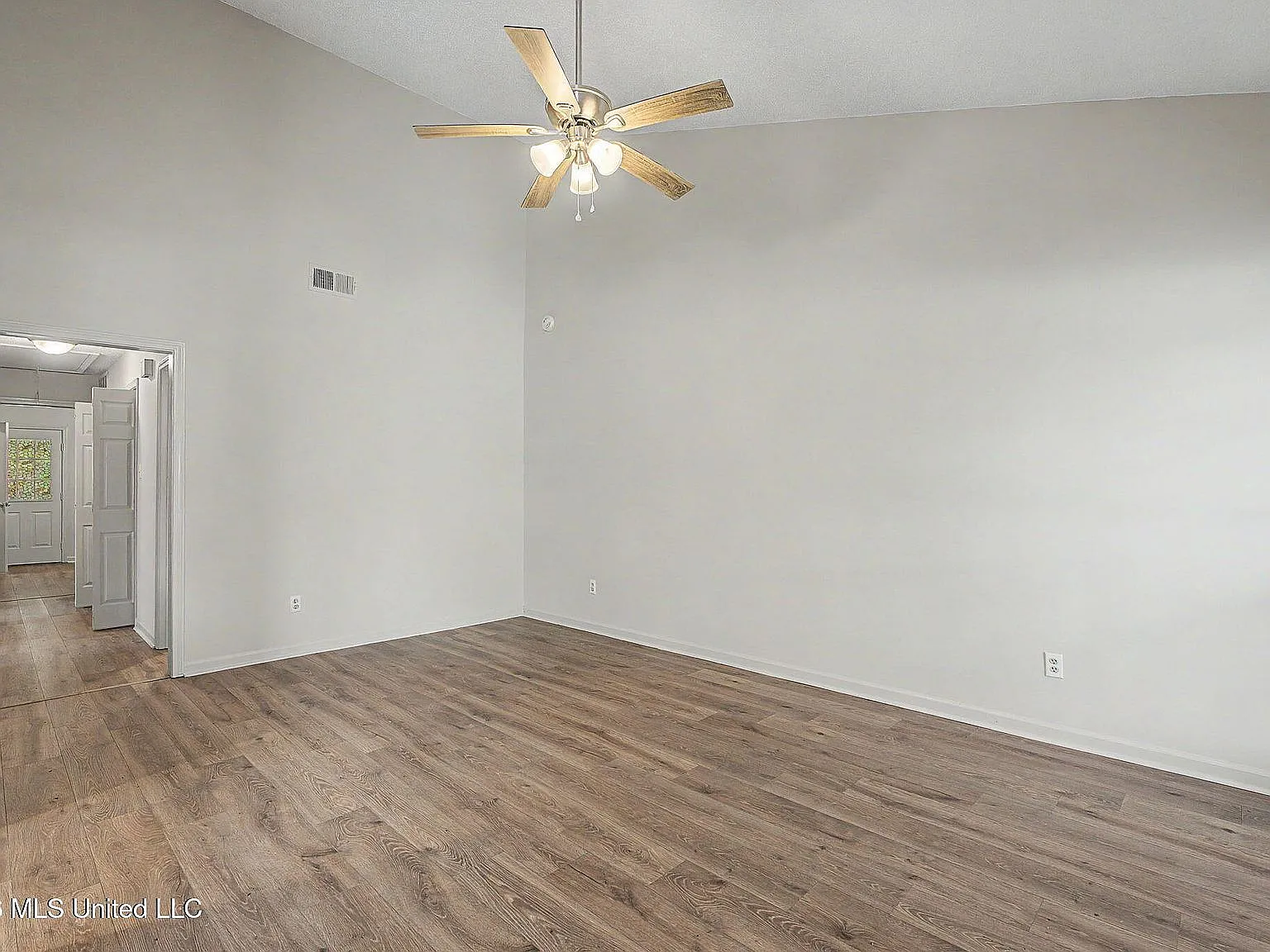 3 bed, 1150 sqft, $1,500 — Photo 4
