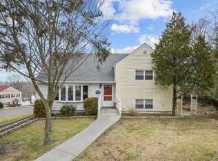 41 Dexter Rd, Yonkers, NY 10710