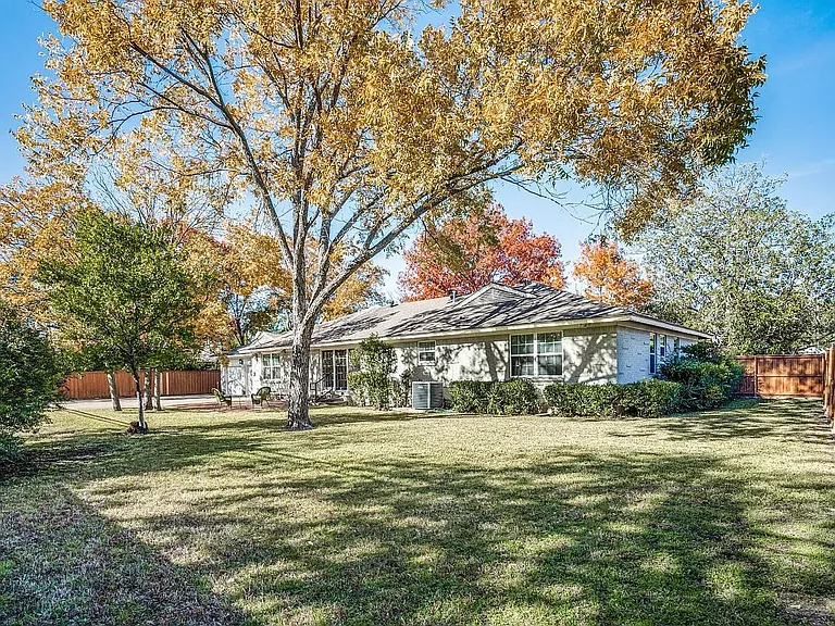 5730 Forest Ln — Photo 22