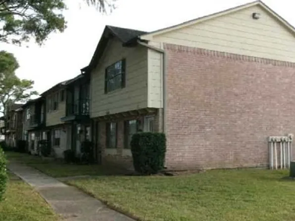 3852 Laura Leigh Dr, Friendswood, TX 77546