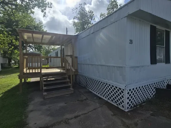 775 Steele Rd Trailer 28, Alvin, TX 77511