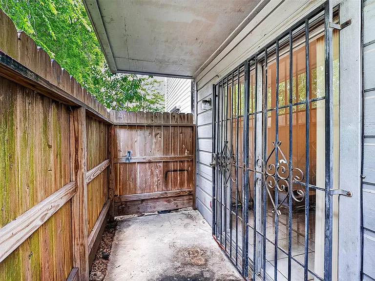 7200 Clarewood Dr #1904 — Photo 21