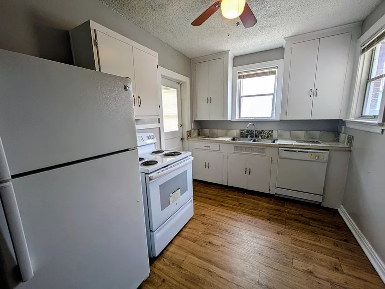 6552 Sapphire Dr — Photo 11
