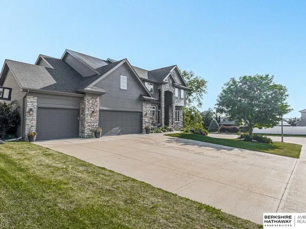 19209 Taylor Cir, Elkhorn, NE 68022