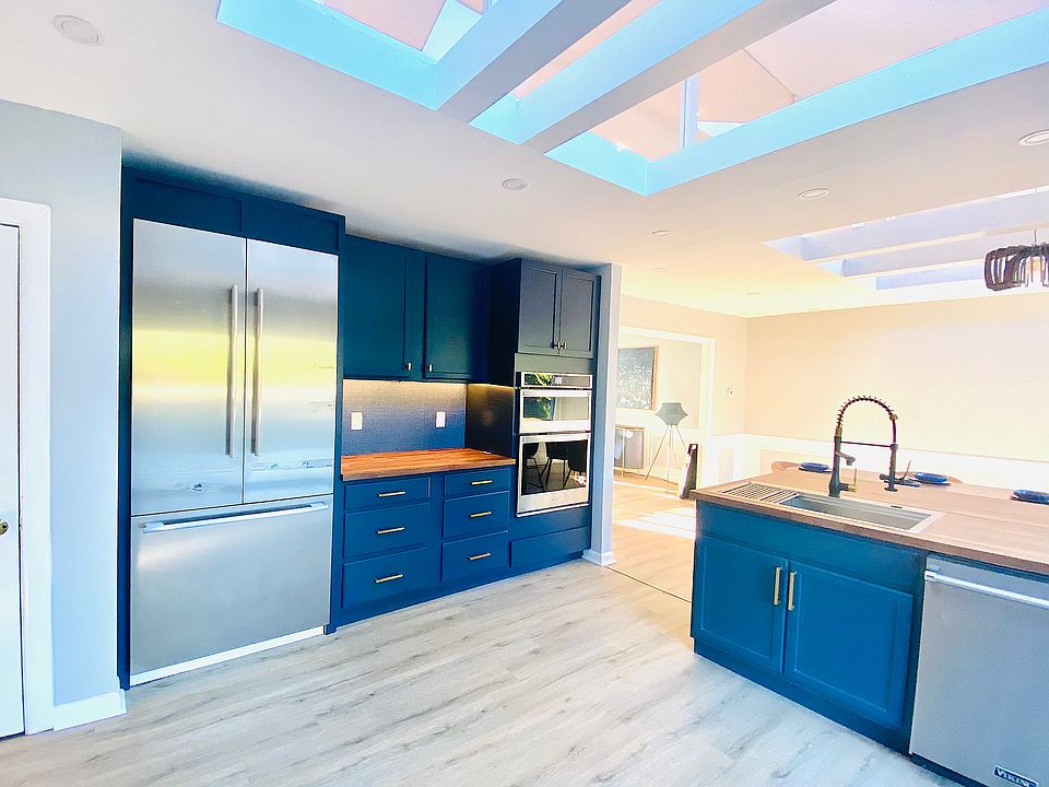 Newly renovated kitchen with luxury appliances