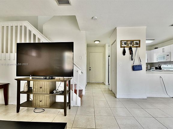 4th image of 6215 SW Kendale Lakes Cir APT 274