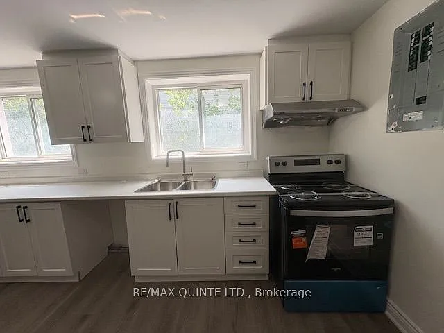 172 Queen St #2 — Photo 6