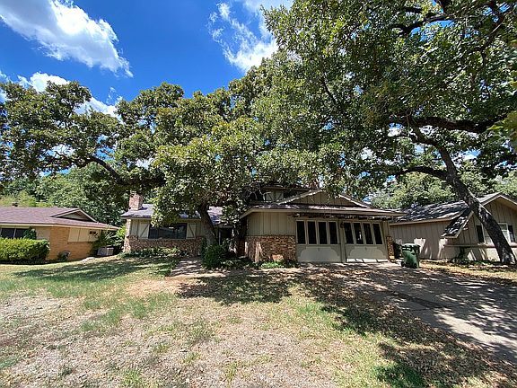 2nd image of 2711 Norwood Ln