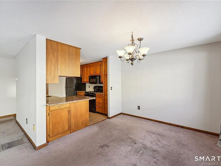 17 Oak Forest Dr #2 — Photo 7