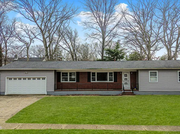 606 Alma Place, Oakhurst, NJ 07755