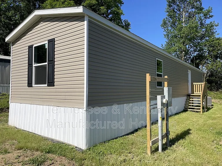 218 Eller Dr — Photo 2