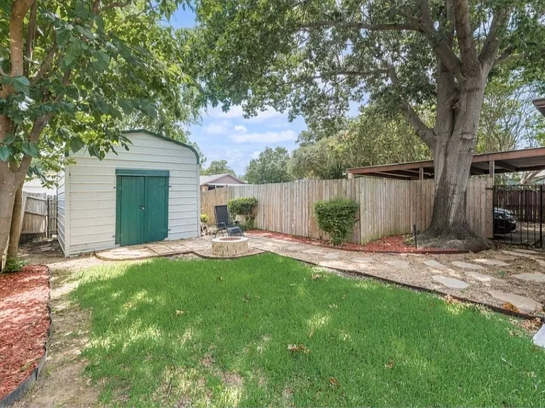 1018 Melissa Ln — Photo 15