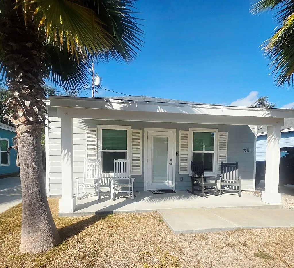 1 bed, 1.0 bath, 720 sqft, $1,350 — Photo 1