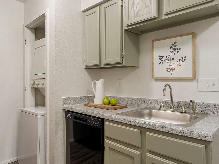 Forest Pointe Apartments — Photo 52