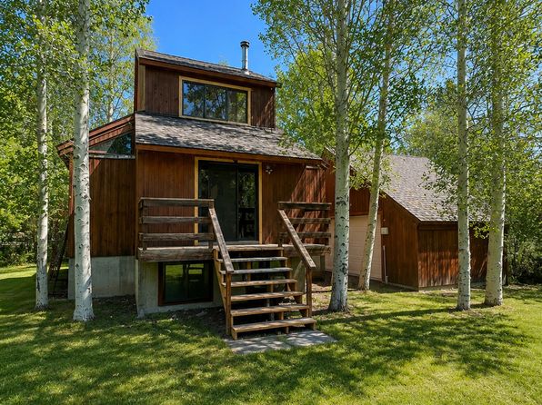 421 River Run Dr