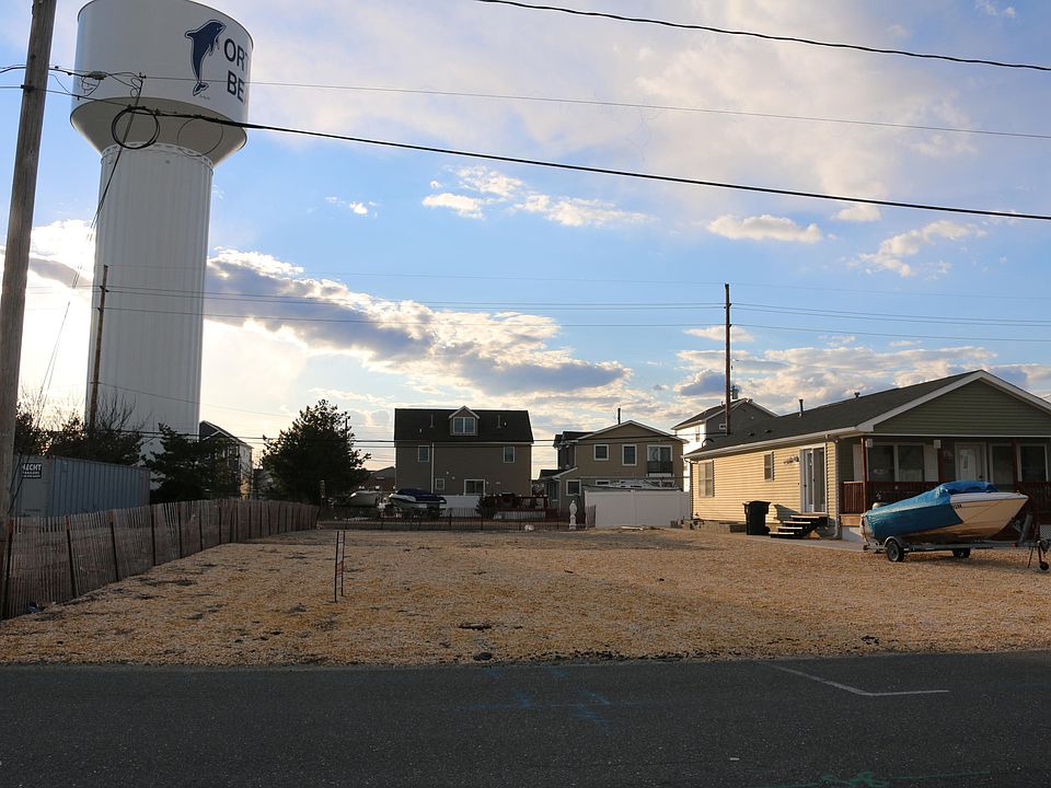 2nd image of 1933 E Railway Avenue