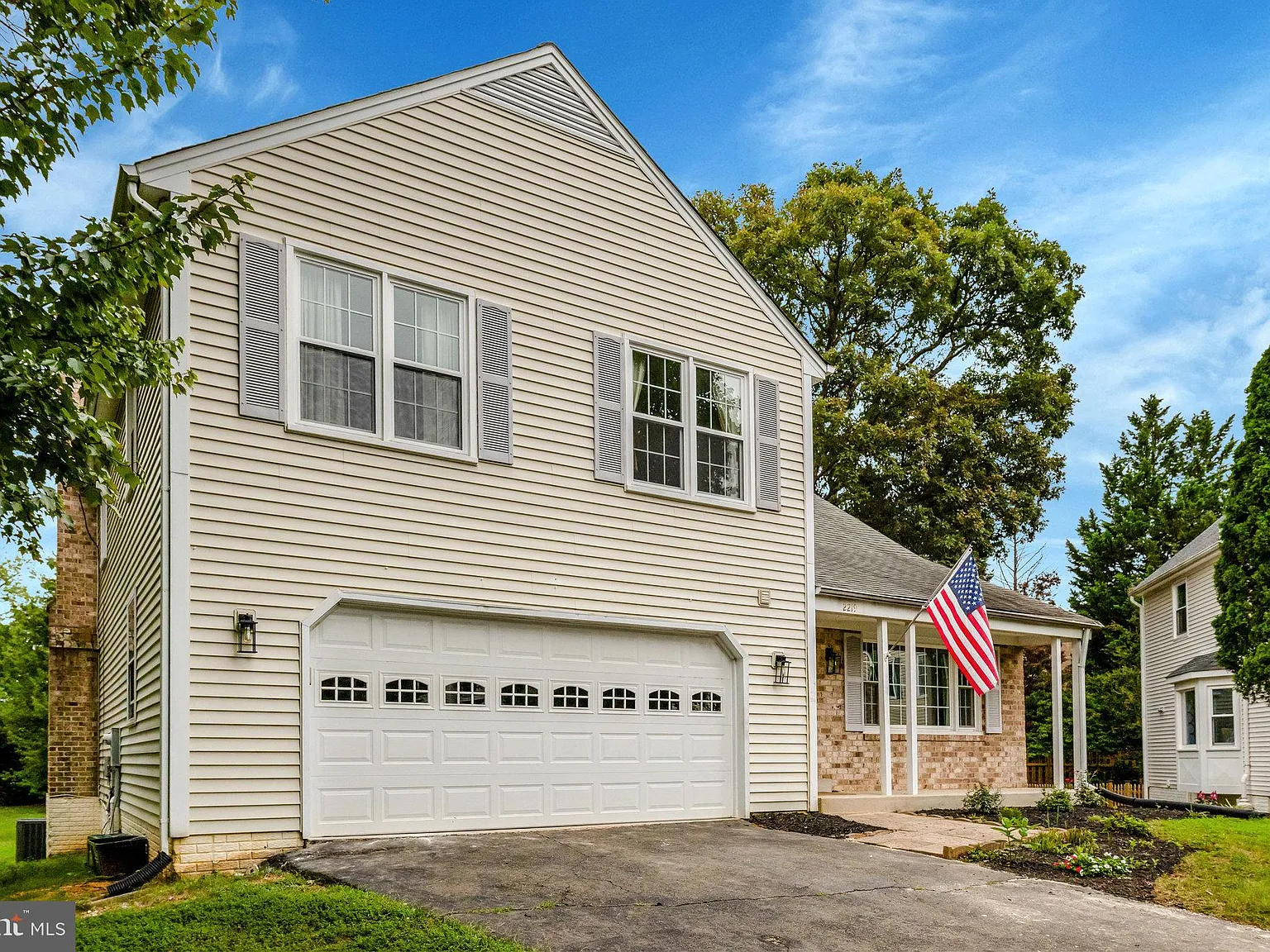 5 bed, 3.5 bath, 3604 sqft, $5,195 — Photo 3
