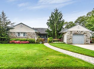 130 Bulson Rd, Rockville Centre, NY 11570