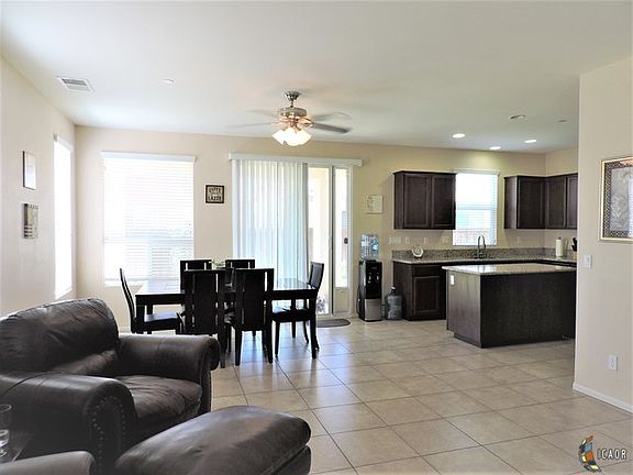 4th image of 279 W Cozumel Dr