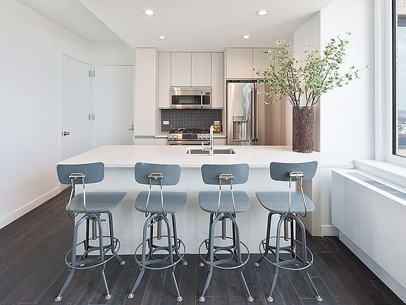 3rd image of 309 Gold St APT 16E