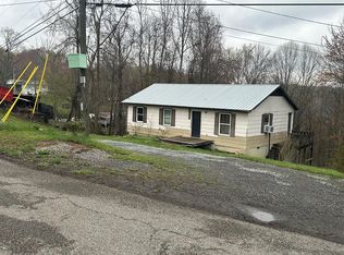 2688 Red Root Ridge Rd, Raven, VA 24639