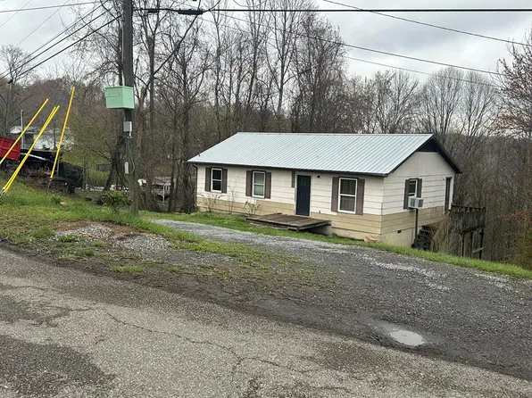 2688 Red Root Ridge Rd, Raven, VA 24639