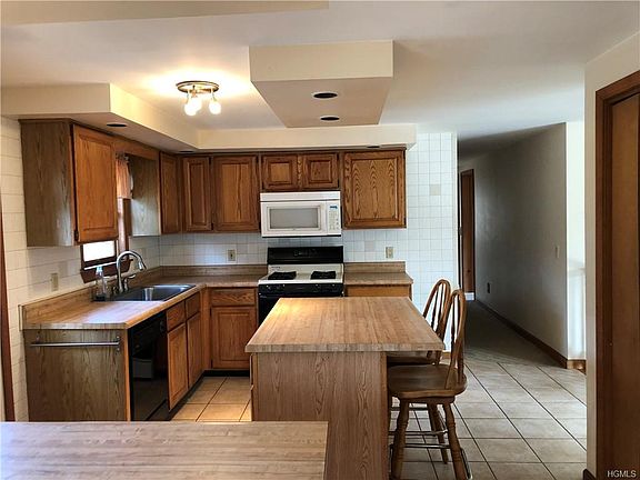 3rd image of 5 Mallon Ln