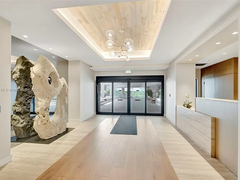 2301 Collins Ave #1206 — Photo 39
