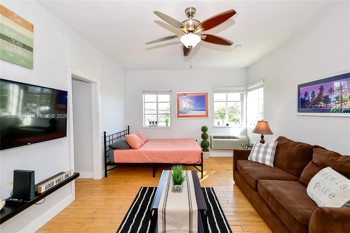 Building Photo - 8415 Harding Ave #19