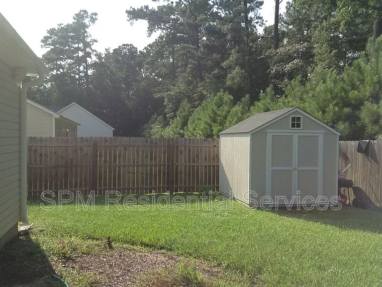 1798 Liz Ln NE — Photo 15