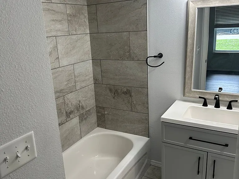 1201 Backus Ave — Photo 10