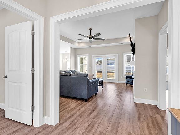 3rd image of 4029 Ridgewood Dr.