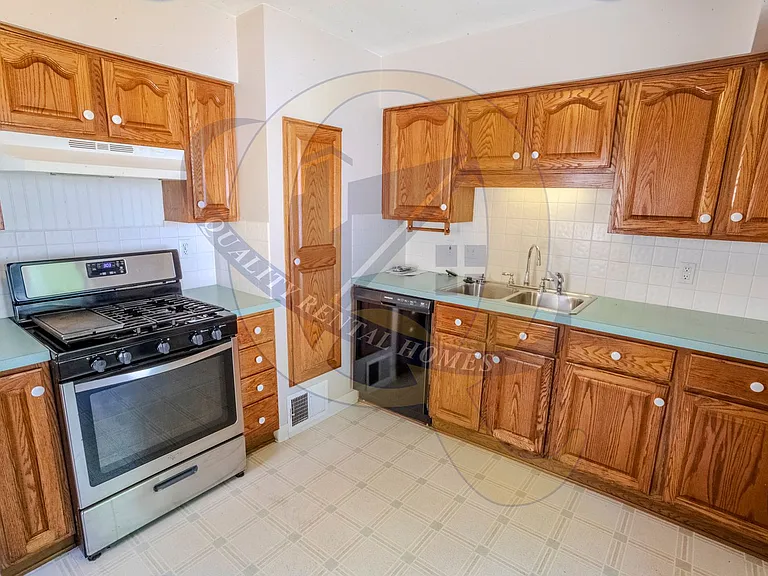 628 Alvord Ave — Photo 6