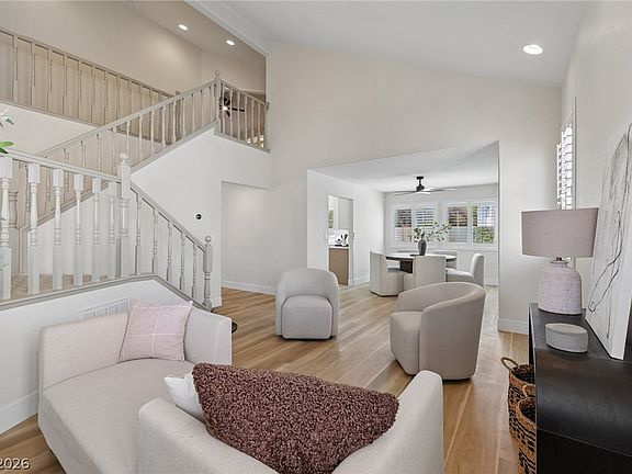 3rd image of 17 Golf View Dr