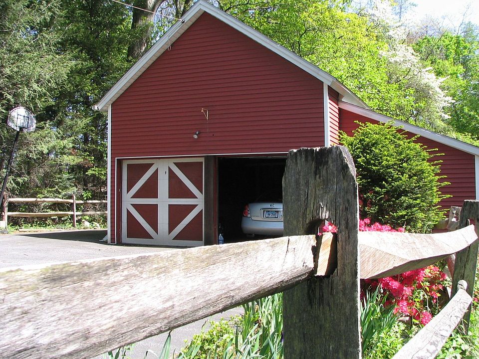 barn/2 car garage