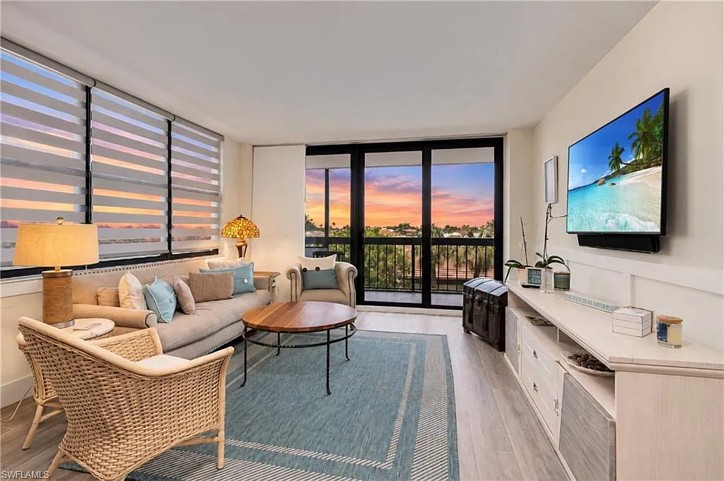 2 bed, 2.0 bath, 1074 sqft, $6,995 — Photo 2