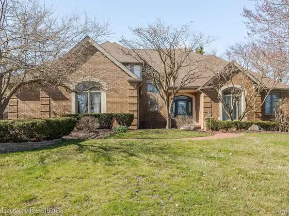 4298 Birch Run Dr, Troy, MI 48098