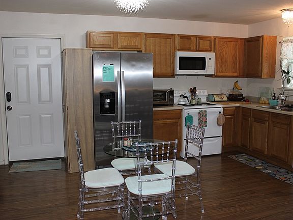 4th image of 308 E University Ave