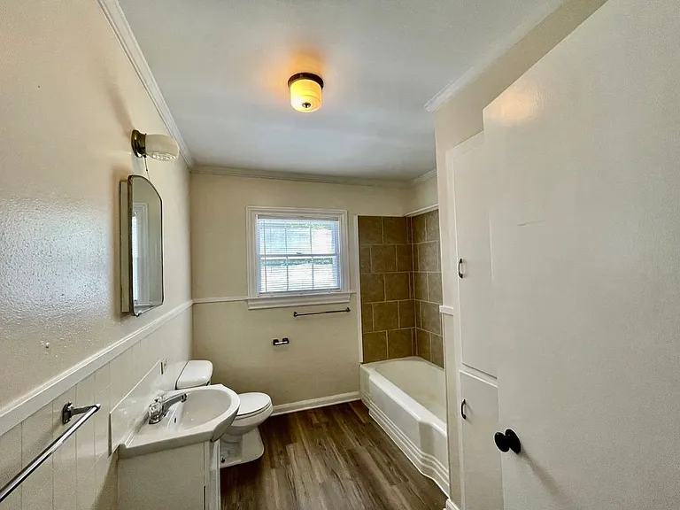 705 Runnels Ave — Photo 9
