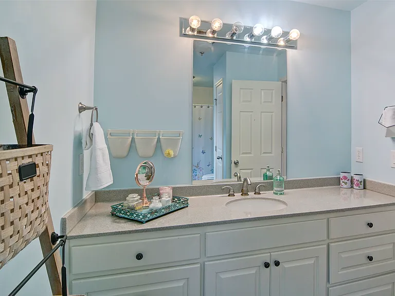 4060 Merritt Dr — Photo 36